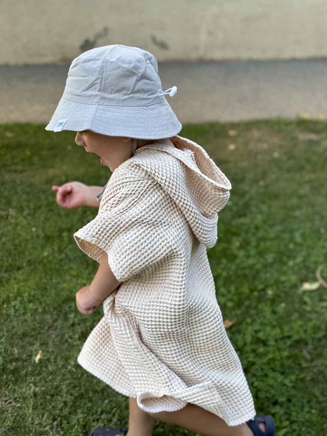 Gorro Bucket Beige para Bebés y Niños: Protección y Comodidad Todo el Día